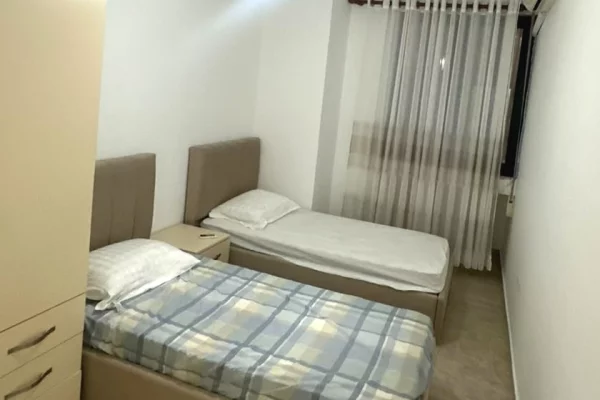 Shtepi me qera Apartament ne Tirane, 2+1, Mobilimi E mobiluar, Pagesa 700  Euro.