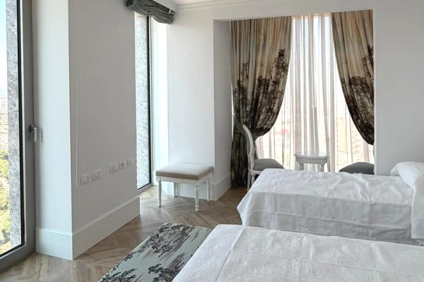 Shtepi me qera Apartament ne Tirane, 2+1, Mobilimi E mobiluar, Pagesa 3,500  Euro.