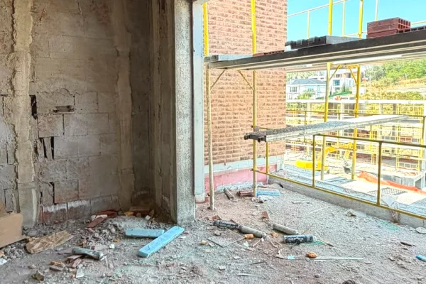Shtepi ne shitje Vila Luksoze ne Tirane, 4+1, Mobilimi Bosh, pa mobiluar, Pagesa 600,000  Euro.