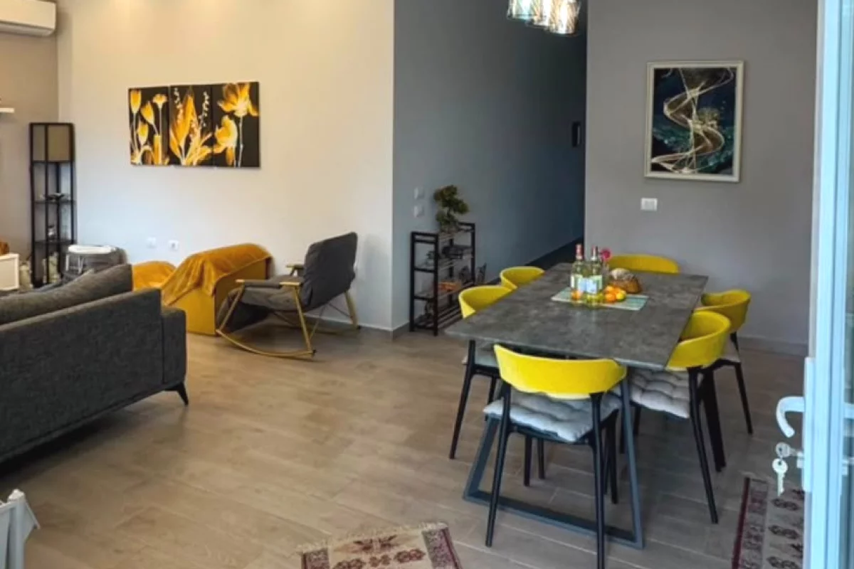 Shtepi ne shitje Apartament ne Durres, 2+1, Mobilimi E mobiluar, Pagesa 38,000,000  Leke.