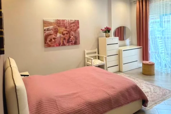 Shtepi ne shitje Apartament ne Durres, 2+1, Mobilimi E mobiluar, Pagesa 38,000,000  Leke.