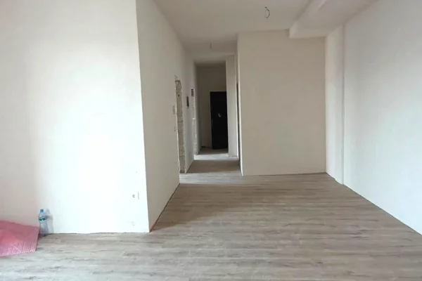 Shtepi ne shitje Apartament ne Tirane, 2+1, Mobilimi Bosh, pa mobiluar, Pagesa 167,000  Euro.