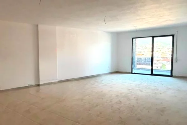 Shtepi ne shitje Apartament ne Tirane, 3+1, Mobilimi Bosh, pa mobiluar, Pagesa 229,650  Euro.
