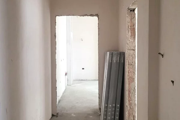 Shtepi ne shitje Apartament ne Tirane, 2+1, Mobilimi Bosh, pa mobiluar, Pagesa 140,000  Euro.