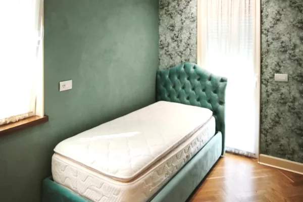 Shtepi me qera Apartament ne Tirane, 2+1, Mobilimi E mobiluar, Pagesa 1,800  Euro.