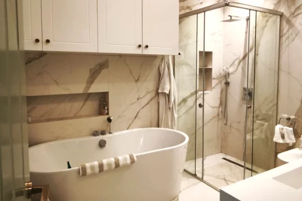 Shtepi me qera Apartament ne Tirane, 2+1, Mobilimi E mobiluar, Pagesa 1,800  Euro.