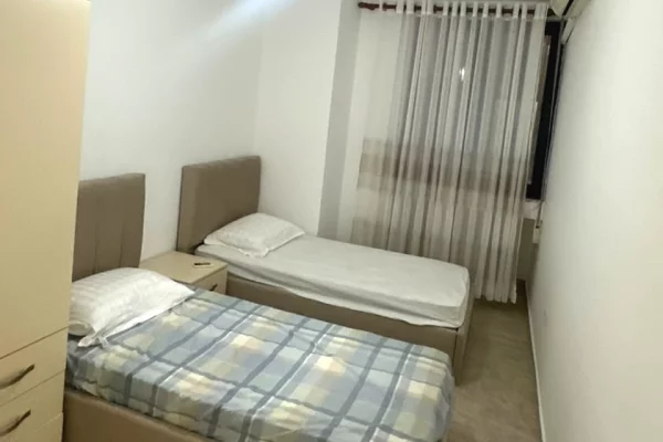 Shtepi me qera Apartament ne Tirane, 2+1, Mobilimi E mobiluar, Pagesa 700  Euro.