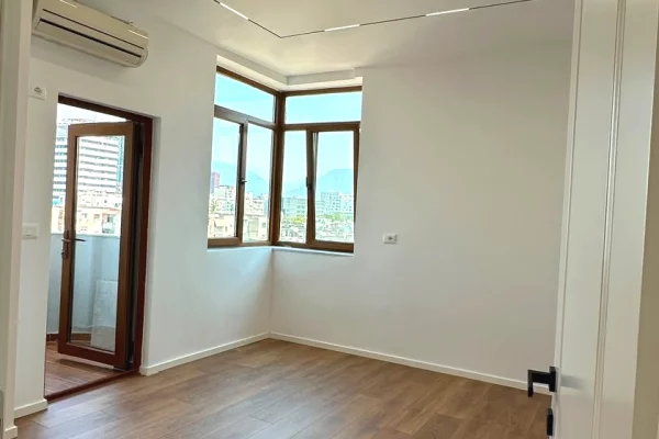Shtepi ne shitje Apartament ne Tirane, 2+1, Mobilimi Bosh, pa mobiluar, Pagesa 198,000  Euro.