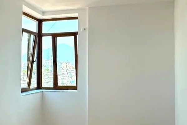 Shtepi ne shitje Apartament ne Tirane, 1+1, Mobilimi Bosh, pa mobiluar, Pagesa 143,000  Euro.