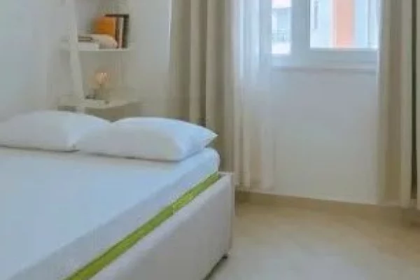 Shtepi ne shitje Apartament ne Tirane, 2+1, Mobilimi E mobiluar, Pagesa 196,000  Euro.