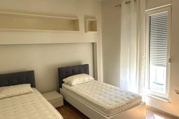 Shtepi ne shitje Vila Luksoze ne Tirane, 4+1, Mobilimi E mobiluar, Pagesa 850,000  Euro.