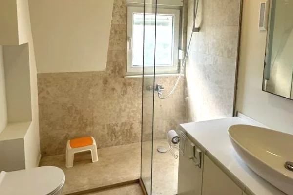 Shtepi ne shitje Vila Luksoze ne Tirane, 4+1, Mobilimi E mobiluar, Pagesa 850,000  Euro.