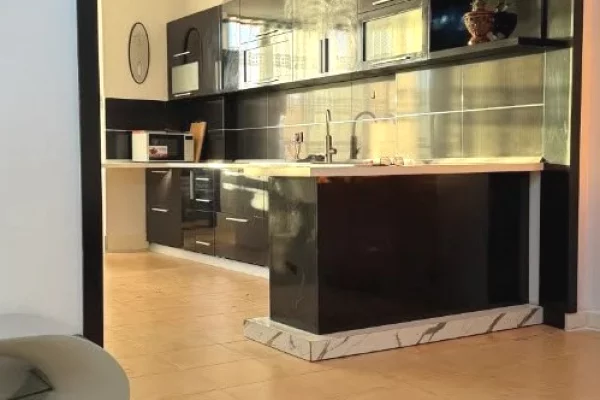 Shtepi me qera Apartament ne Tirane, 2+1, Mobilimi E mobiluar, Pagesa 90,000  Leke.