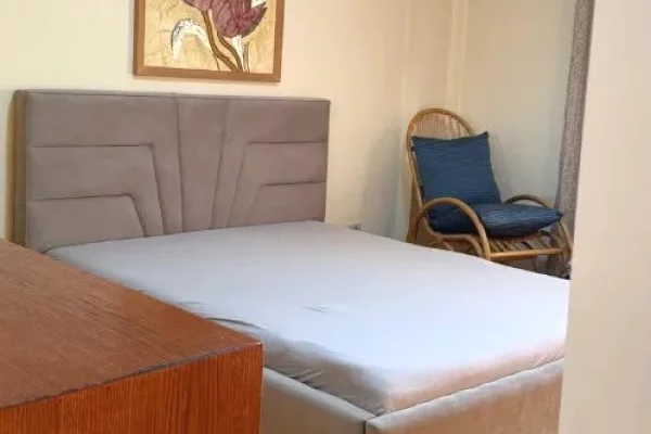 Shtepi me qera Apartament ne Tirane, 2+1, Mobilimi E mobiluar, Pagesa 90,000  Leke.