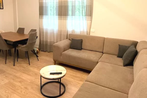 Shtepi me qera Apartament ne Tirane, 2+1, Mobilimi E mobiluar, Pagesa 60,000  Leke.