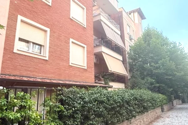 Shtepi me qera Apartament ne Tirane, 2+1, Mobilimi E mobiluar, Pagesa 60,000  Leke.