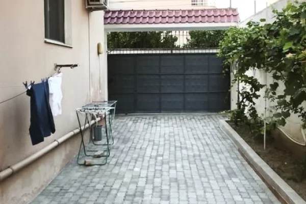 Shtepi ne shitje Shtepi Private ne Elbasan, 5+1, Mobilimi E mobiluar, Pagesa 16,000,000  Leke.