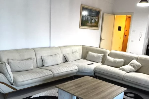 Shtepi me qera Apartament ne Tirane, 2+1, Mobilimi E mobiluar, Pagesa 75,000  Leke.