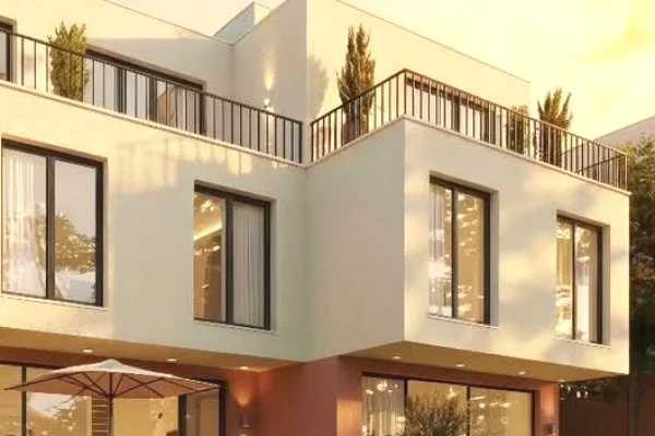 🏡 SHITET VILË – ROSE GARDEN, LIQENI I FARKËS