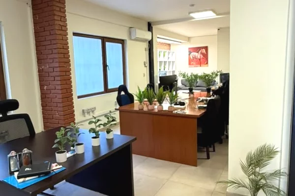 Shtepi me qera Vila Luksoze ne Tirane, 7+1, Mobilimi E mobiluar, Pagesa 4,000  Euro.