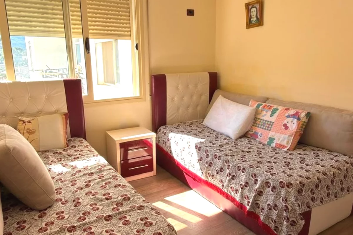 Shtepi ne shitje Apartament ne Vlore, 2+1, Mobilimi E mobiluar, Pagesa 100  Euro.