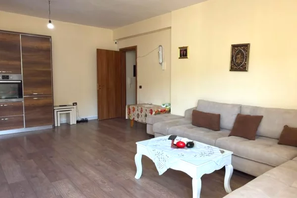 Shtepi ne shitje Apartament ne Vlore, 2+1, Mobilimi E mobiluar, Pagesa 100  Euro.