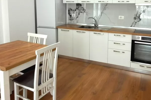 Shtepi me qera Apartament ne Tirane, 2+1, Mobilimi E mobiluar, Pagesa 80,000  Leke.