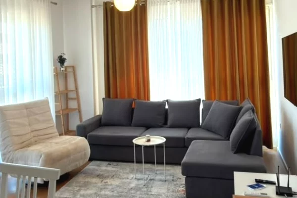 Shtepi me qera 2+1 ne Tirane - 80,000 Leke
