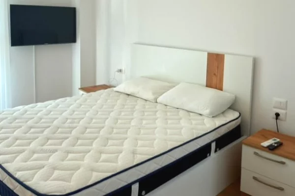 Shtepi me qera Apartament ne Tirane, 2+1, Mobilimi E mobiluar, Pagesa 80,000  Leke.