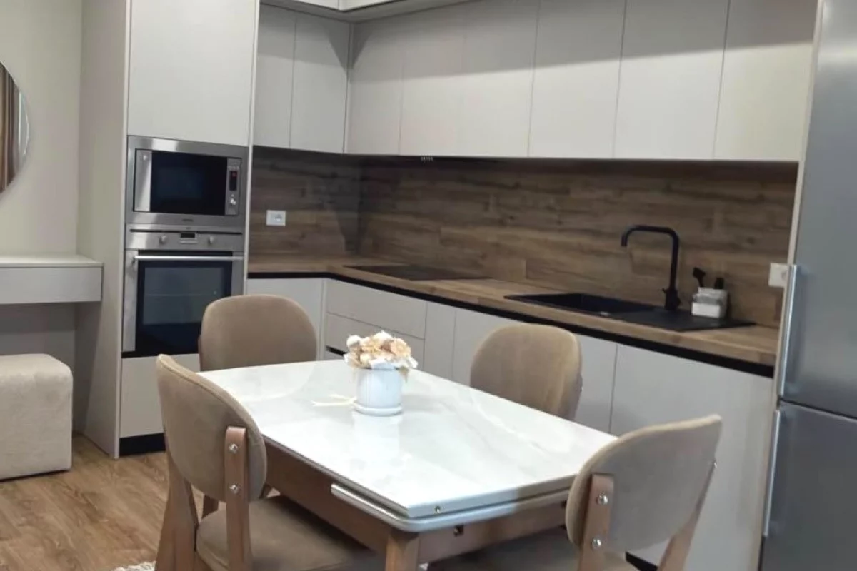 Shtepi me qera Apartament ne Tirane, 2+1, Mobilimi E mobiluar, Pagesa 80,000  Leke.