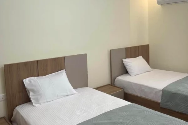 Shtepi me qera Apartament ne Tirane, 2+1, Mobilimi E mobiluar, Pagesa 80,000  Leke.