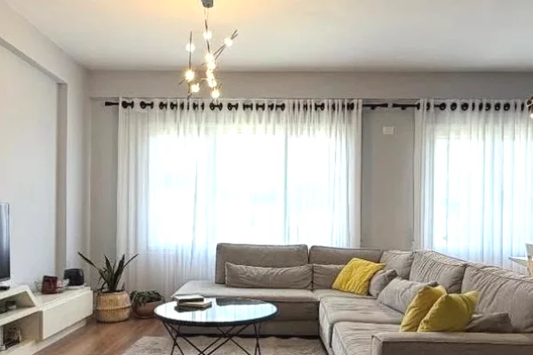 Shtepi me qera Duplex(shtepi me 2 kate) ne Tirane, 2+1, Mobilimi E mobiluar, Pagesa 100,000  Leke.