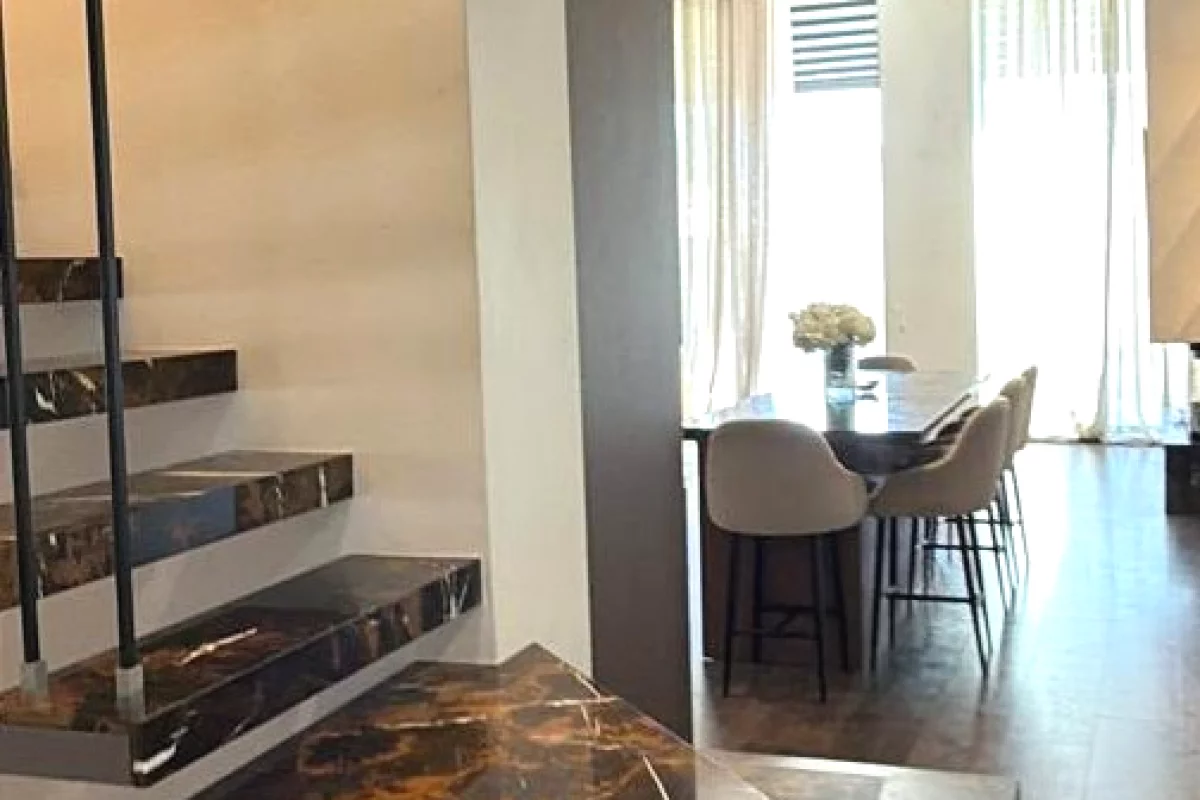Shtepi ne shitje Apartament ne Tirane, 4+1, Mobilimi E mobiluar, Pagesa 570,000  Euro.