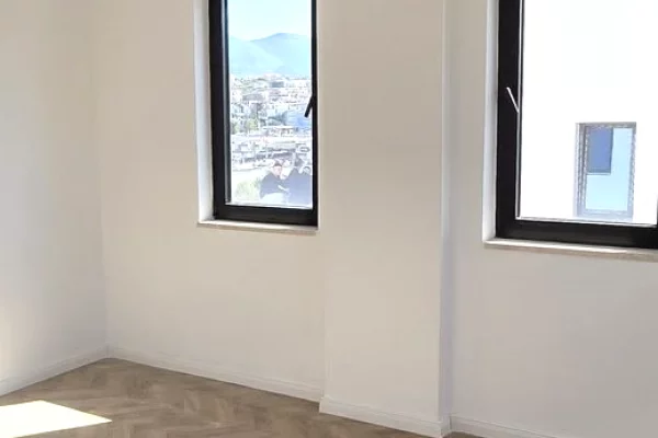 Shtepi ne shitje Apartament ne Tirane, 4+1, Mobilimi Bosh, pa mobiluar, Pagesa 1,000,000  Euro.