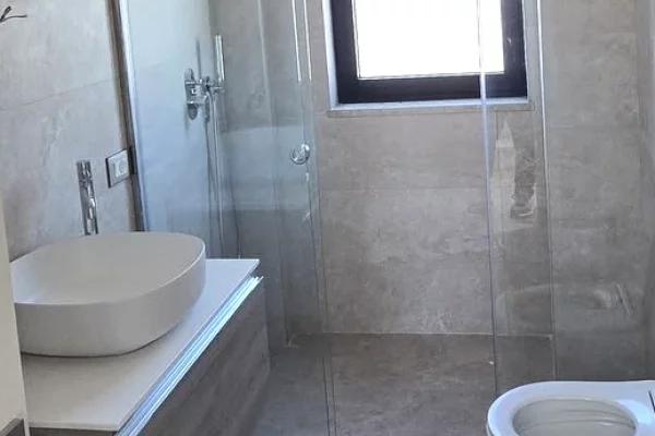 Shtepi ne shitje Apartament ne Tirane, 4+1, Mobilimi Bosh, pa mobiluar, Pagesa 1,000,000  Euro.
