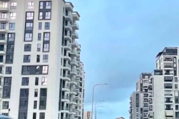 Shtepi ne shitje Apartament ne Tirane, 2+1, Mobilimi Bosh, pa mobiluar, Pagesa 195,000  Euro.