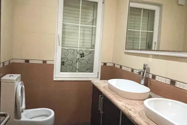 Shtepi ne shitje Vila Luksoze ne Tirane, 6+1, Mobilimi Bosh, pa mobiluar, Pagesa 76,500,000  Leke.