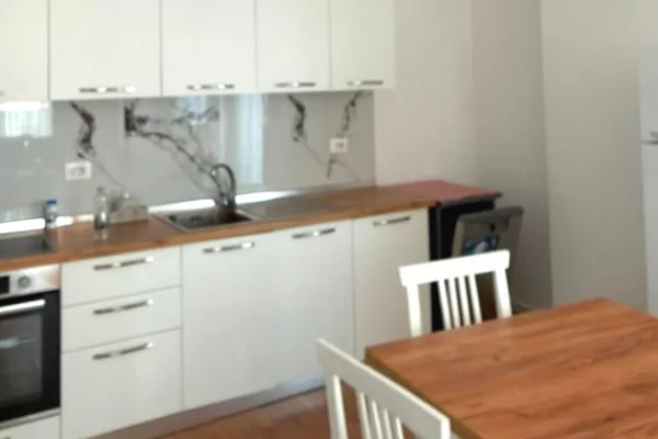 Shtepi me qera Apartament ne Tirane, 2+1, Mobilimi E mobiluar, Pagesa 80,000  Leke.