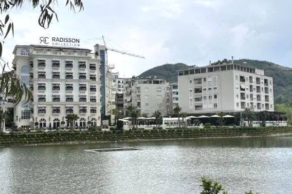 Shtepi me qera Apartament ne Tirane, 2+1, Mobilimi E mobiluar, Pagesa 900  Euro.