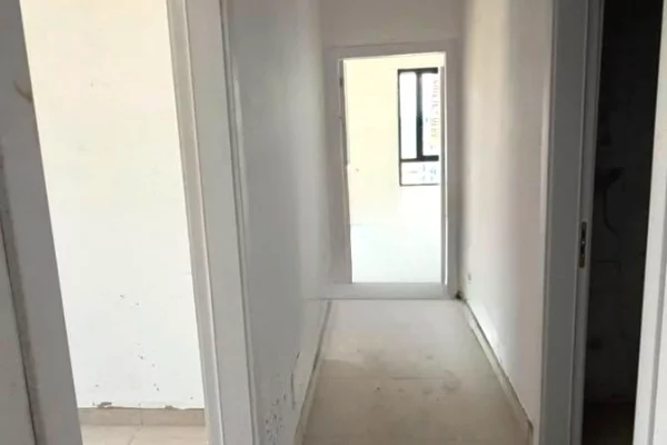 Shtepi ne shitje Apartament ne Tirane, 3+1, Mobilimi Bosh, pa mobiluar, Pagesa 229,650  Euro.