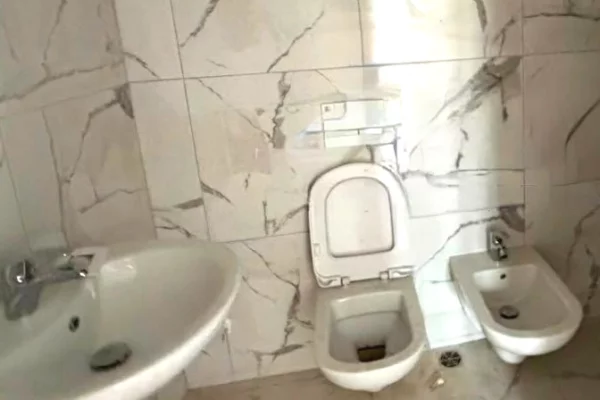 Shtepi ne shitje Apartament ne Tirane, 3+1, Mobilimi Bosh, pa mobiluar, Pagesa 229,650  Euro.