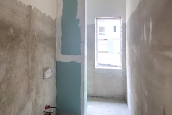 Shtepi ne shitje Apartament ne Tirane, 2+1, Mobilimi Bosh, pa mobiluar, Pagesa 123,400  Euro.