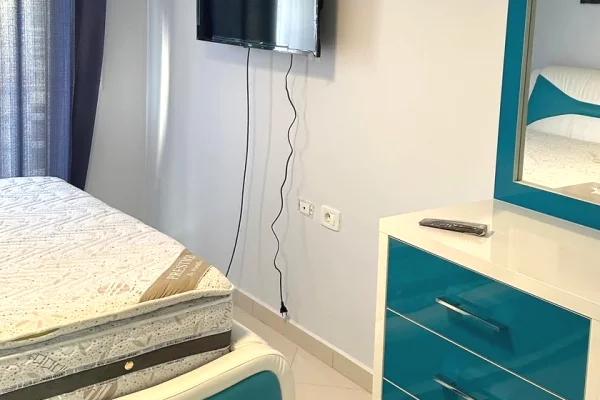 Shtepi me qera Duplex(shtepi me 2 kate) ne Tirane, 4+1, Mobilimi E mobiluar, Pagesa 1,300  Euro.