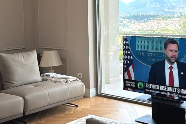 Shtepi me qera Vila Luksoze ne Tirane, 7+1, Mobilimi E mobiluar, Pagesa 10,000  Euro.