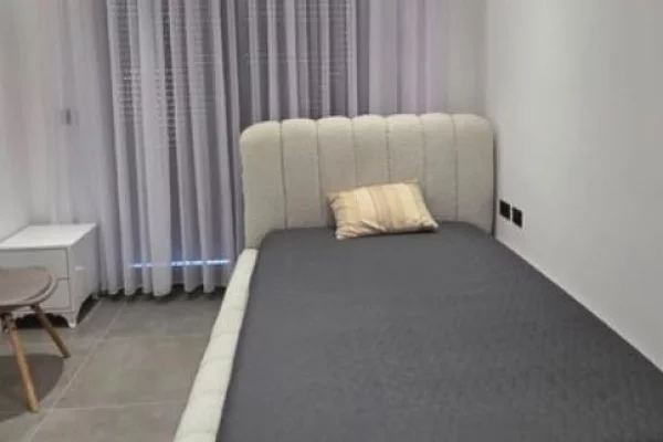 Shtepi me qera Apartament ne Tirane, 3+1, Mobilimi E mobiluar, Pagesa 1,500  Euro.