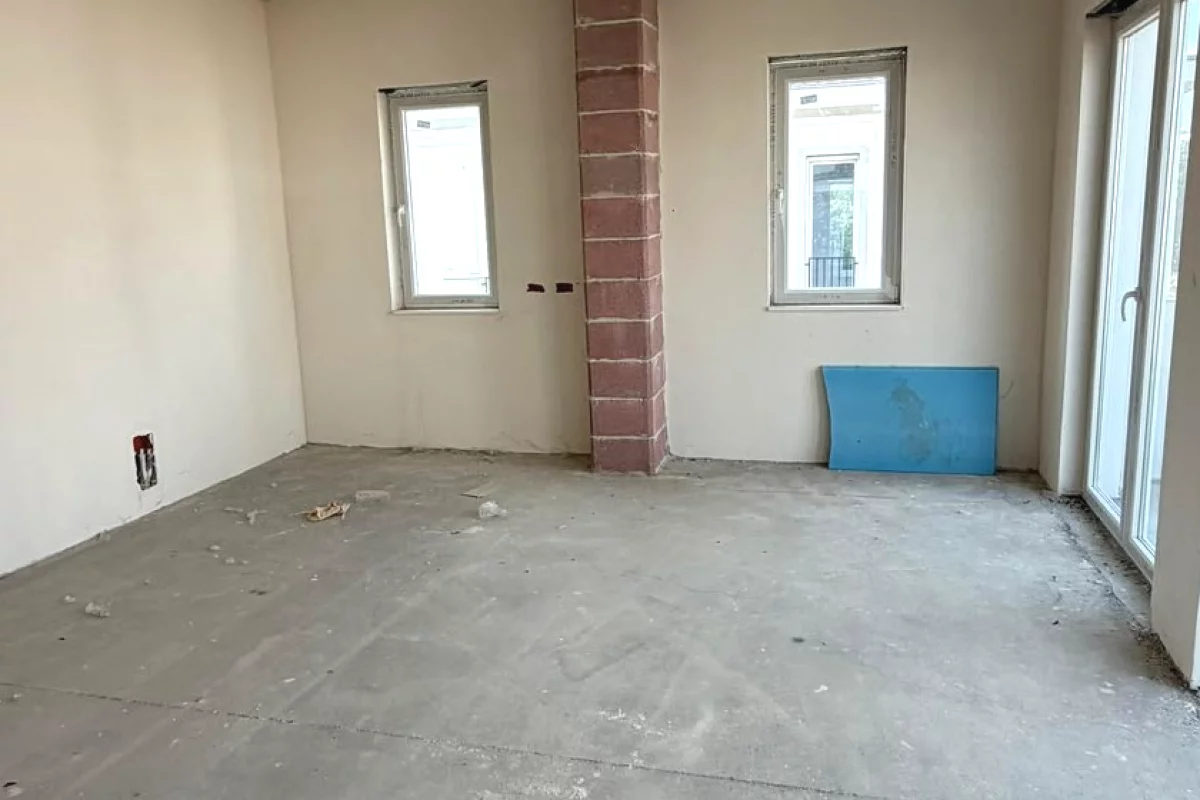 Shtepi ne shitje Vila Luksoze ne Tirane, 4+1, Mobilimi Bosh, pa mobiluar, Pagesa 1,300,000  Euro.