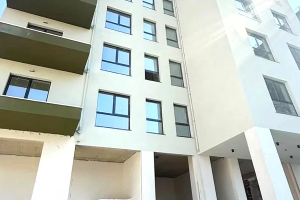 Shtepi ne shitje Apartament ne Tirane, 2+1, Mobilimi Bosh, pa mobiluar, Pagesa 195,400  Euro.