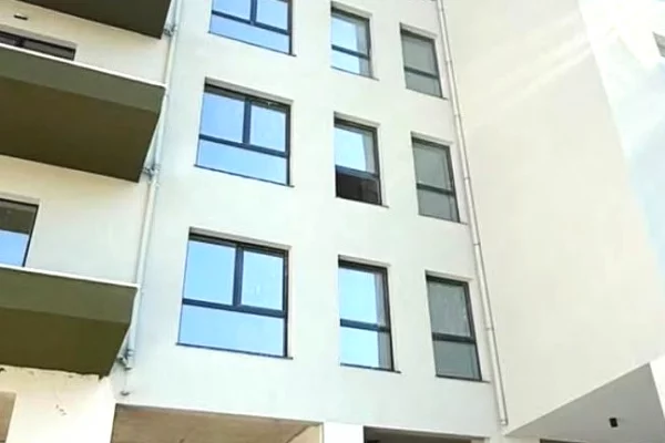 Shtepi ne shitje Apartament ne Tirane, 1+1, Mobilimi Bosh, pa mobiluar, Pagesa 140,000  Euro.