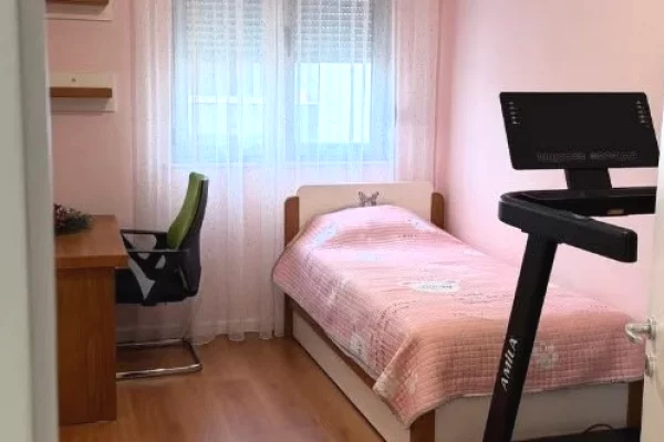 Shtepi me qera Apartament ne Tirane, 2+1, Mobilimi E mobiluar, Pagesa 75,000  Leke.
