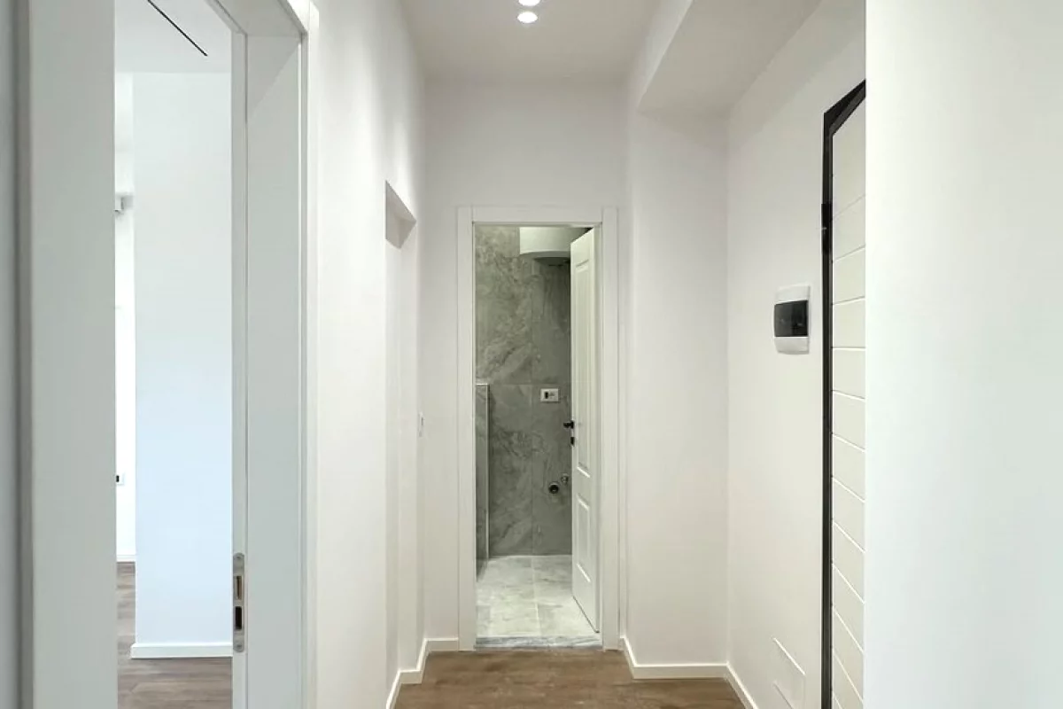 Shtepi ne shitje Apartament ne Tirane, 1+1, Mobilimi Bosh, pa mobiluar, Pagesa 13,700,000  Leke.